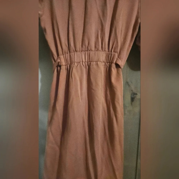 J GEE Button up midi dress In Light Brown. Size medium NWT - Picture 12 of 13